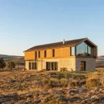 Vivienda unifamiliar contemporánea construida en suelo rústico en la provincia de Burgos